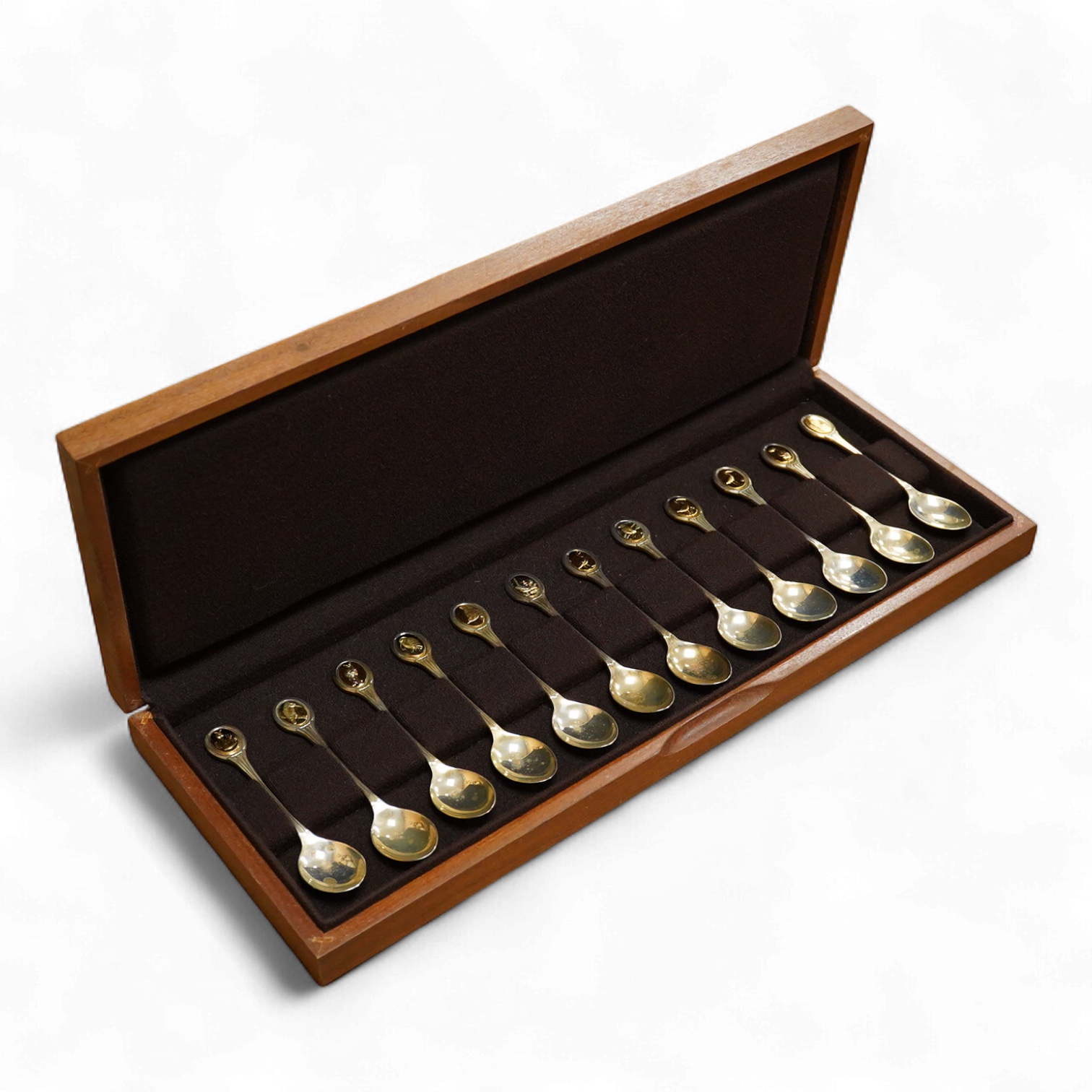 An Elizabeth II cased set of twelve Royal Society for the Protection of Birds parcel gilt silver teaspoons by John Pinches, London, 1975, 13.2cm.